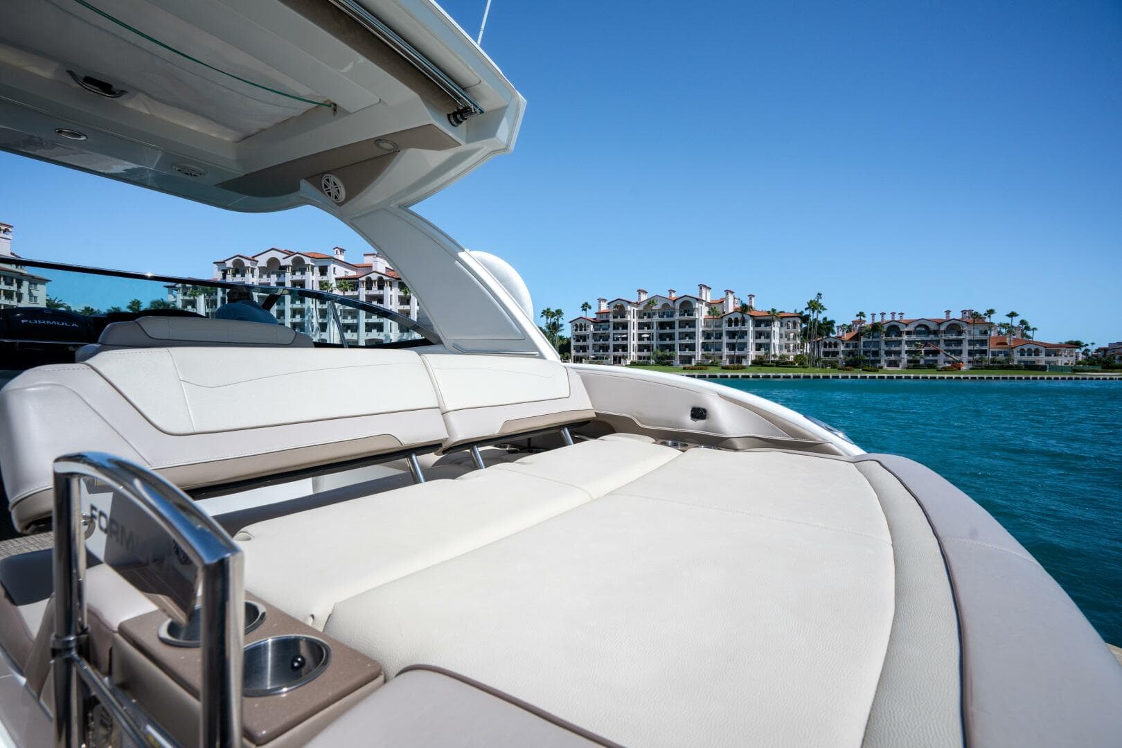 2018 Formula 350 Crossover Bowrider OB — photo 15