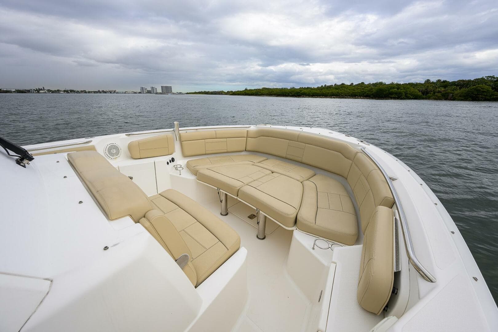 2019 Pursuit S328 — photo 8