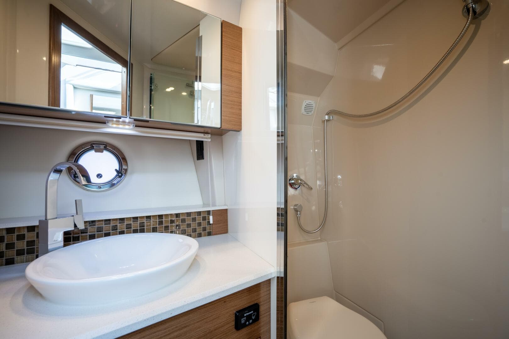 2016 Cruisers Yachts 45 Cantius — photo 17