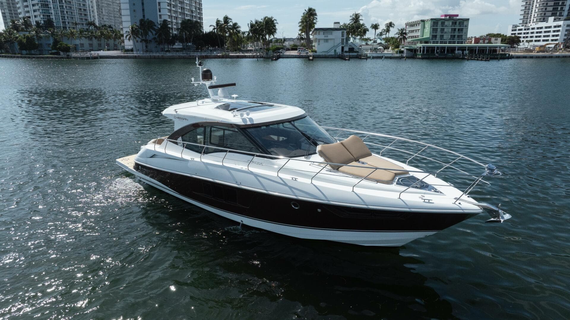 2016 Cruisers Yachts 45 Cantius — photo 4