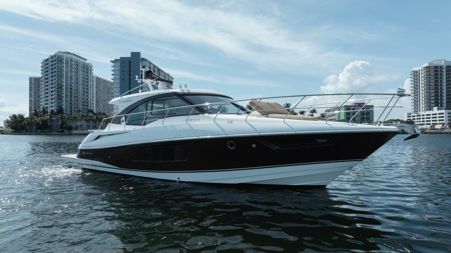 2016 Cruisers Yachts 45 Cantius — photo 3
