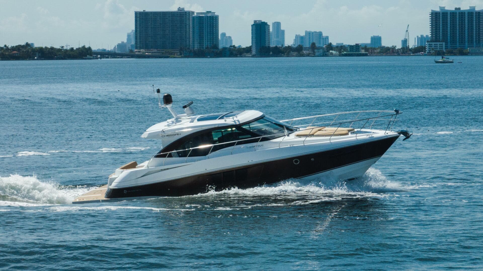 2016 Cruisers Yachts 45 Cantius — photo 14