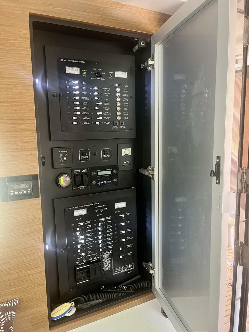 2016 Cruisers Yachts 45 Cantius — photo 48