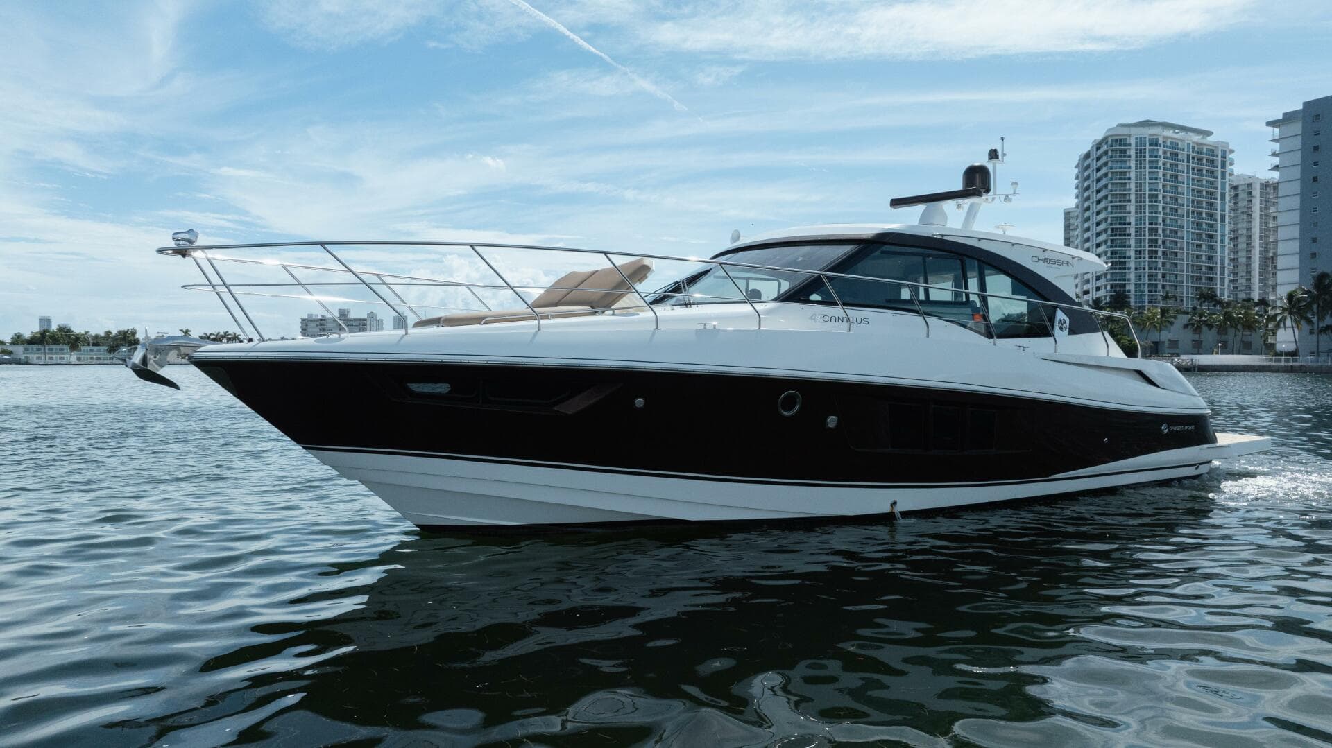 2016 Cruisers Yachts 45 Cantius — photo 8