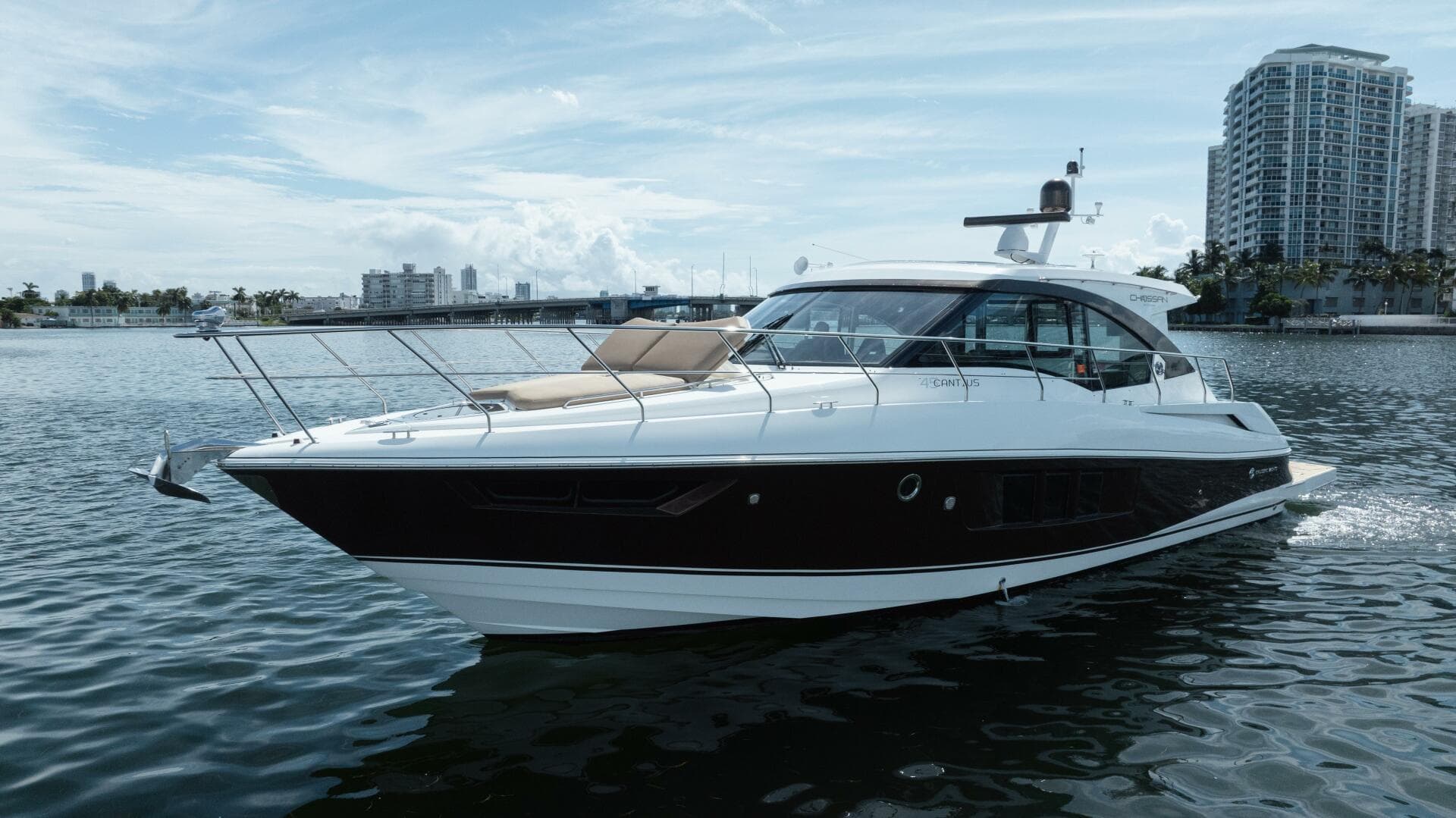 2016 Cruisers Yachts 45 Cantius — photo 7