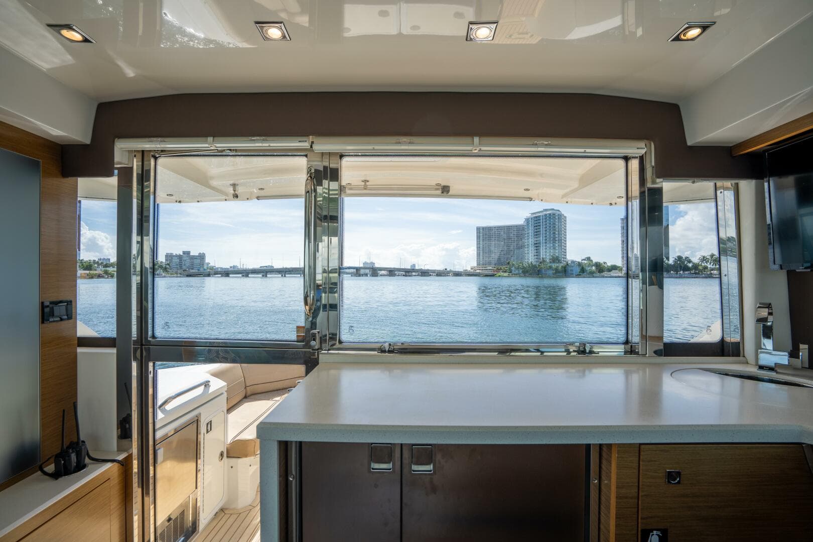 2016 Cruisers Yachts 45 Cantius — photo 32