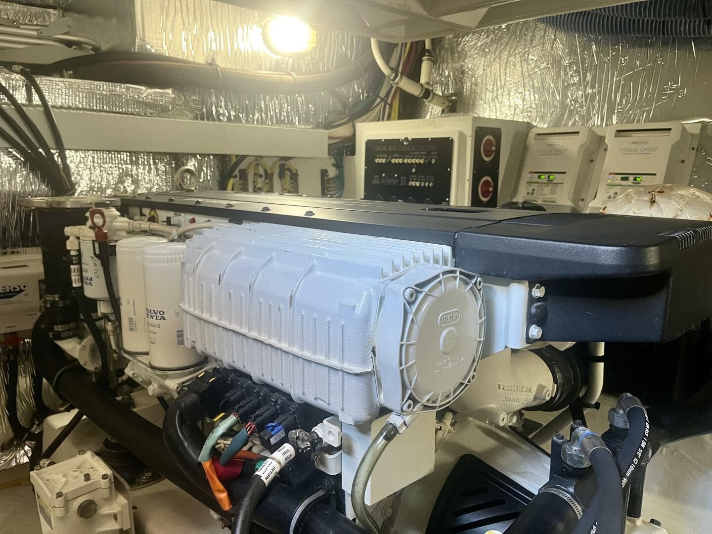 2016 Cruisers Yachts 45 Cantius — photo 40