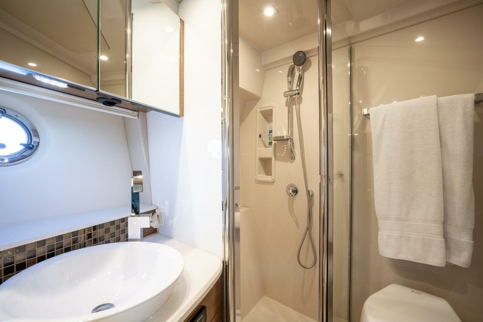 2016 Cruisers Yachts 45 Cantius — photo 24