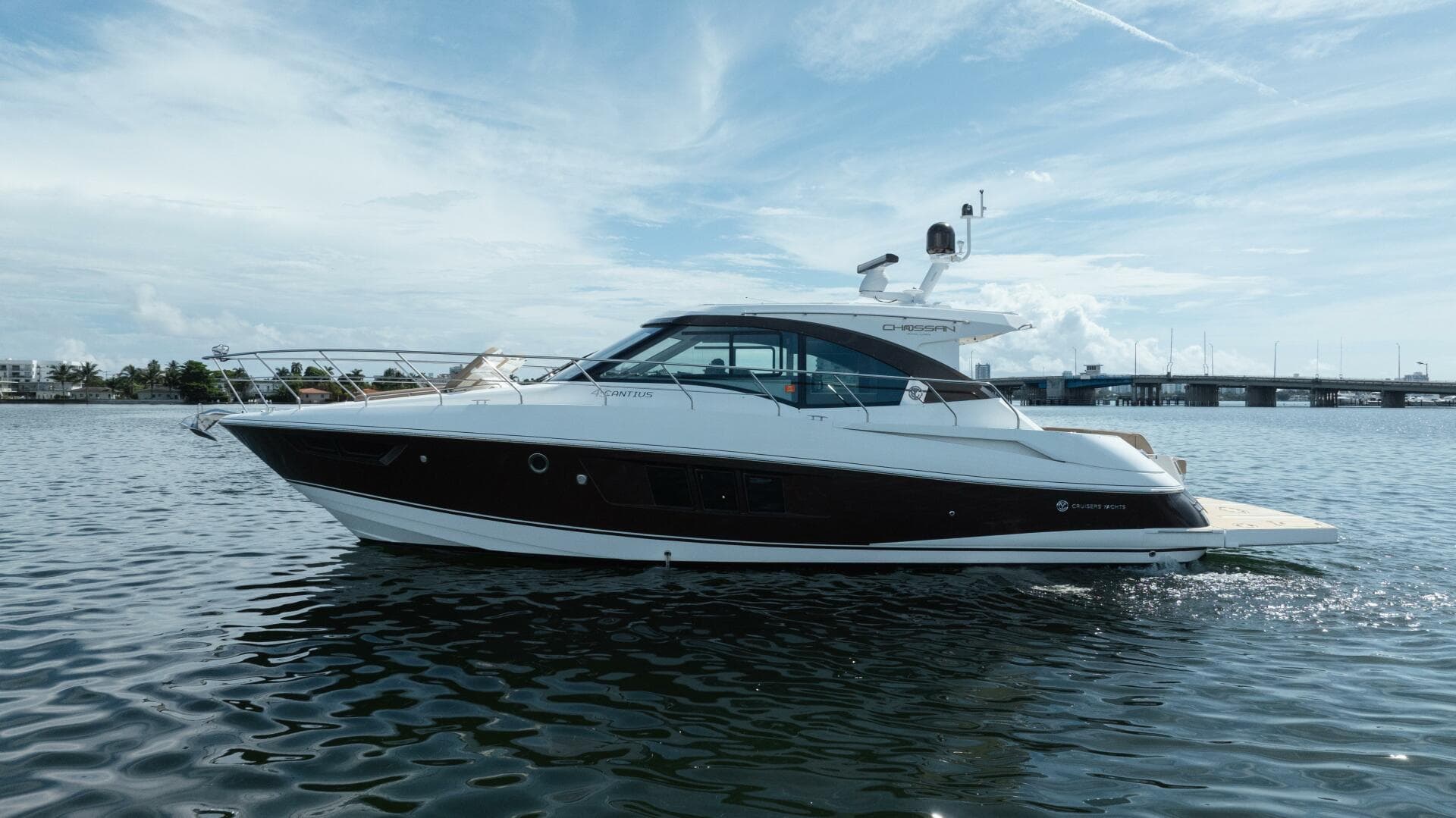 2016 Cruisers Yachts 45 Cantius — photo 9