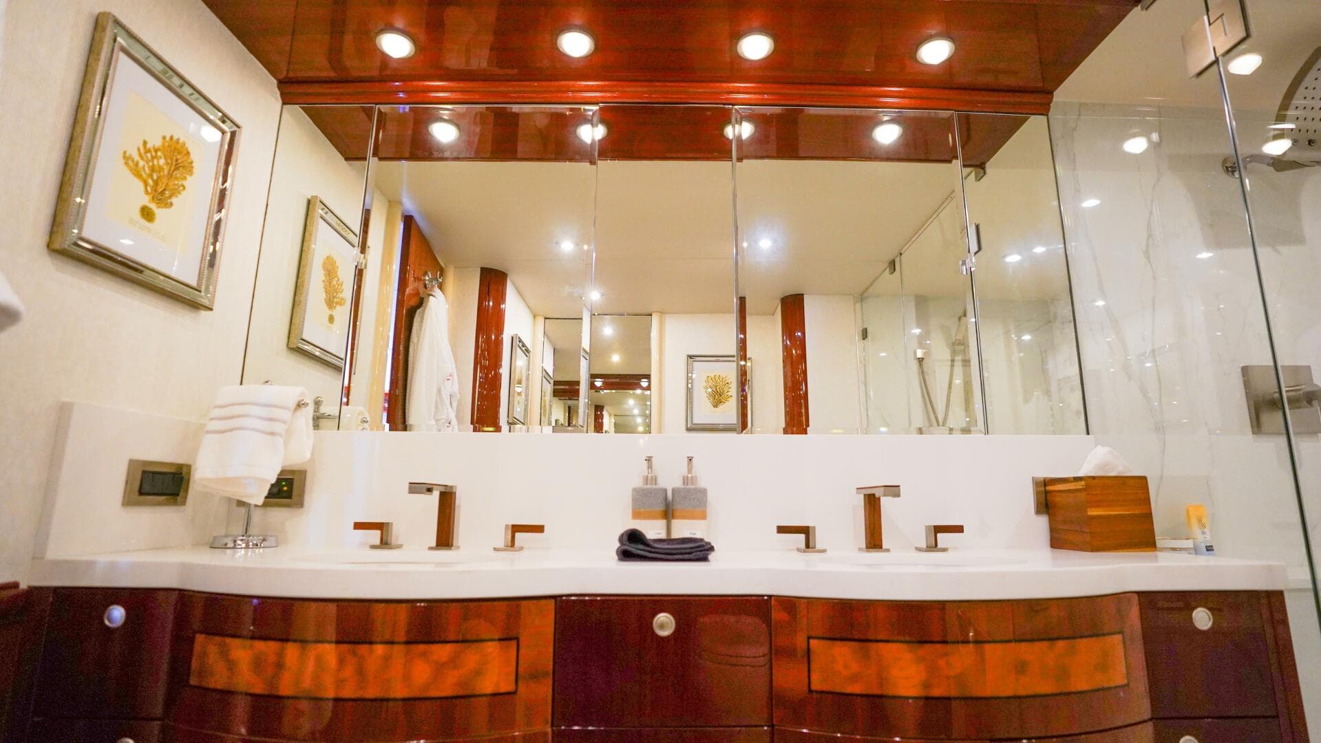 2004 Lazzara Yachts 80 Sl — photo 44