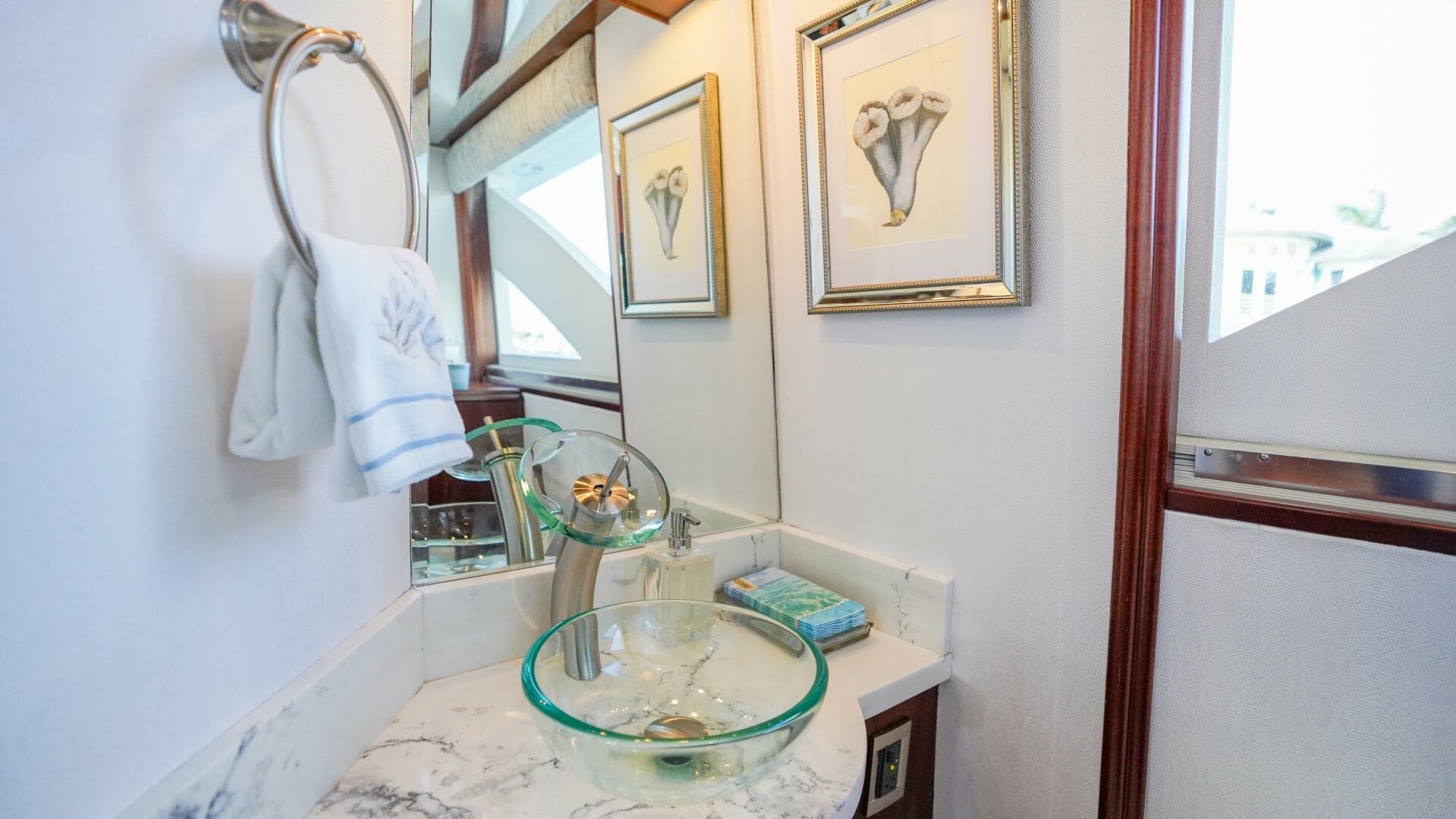 2004 Lazzara Yachts 80 Sl — photo 36