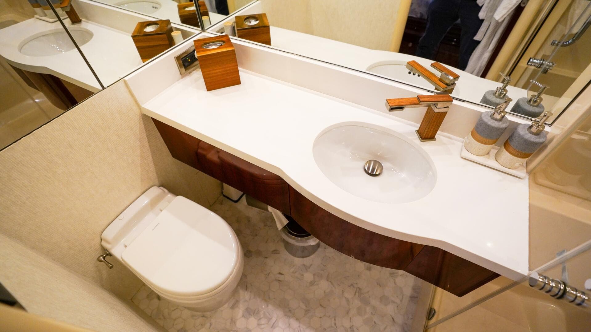 2004 Lazzara Yachts 80 Sl — photo 50