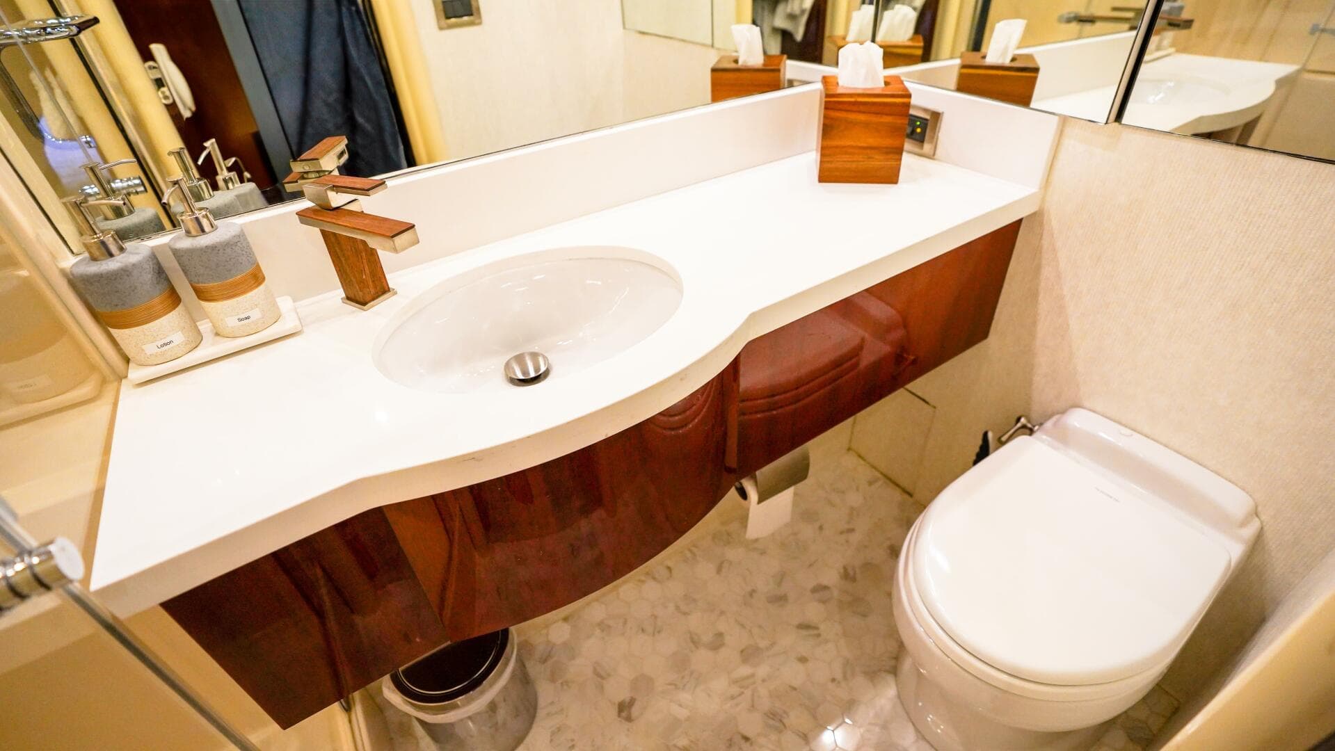 2004 Lazzara Yachts 80 Sl — photo 54