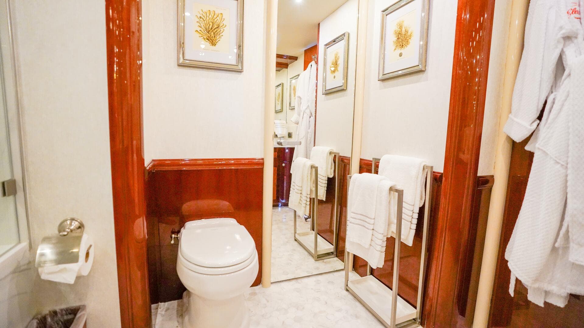 2004 Lazzara Yachts 80 Sl — photo 46