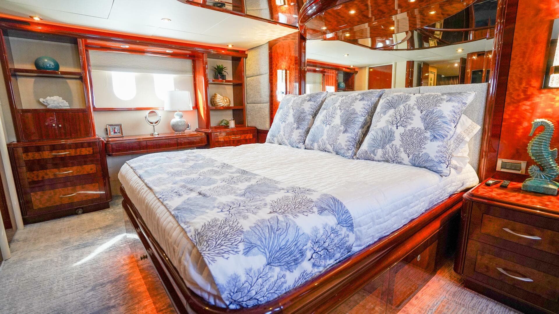 2004 Lazzara Yachts 80 Sl — photo 41