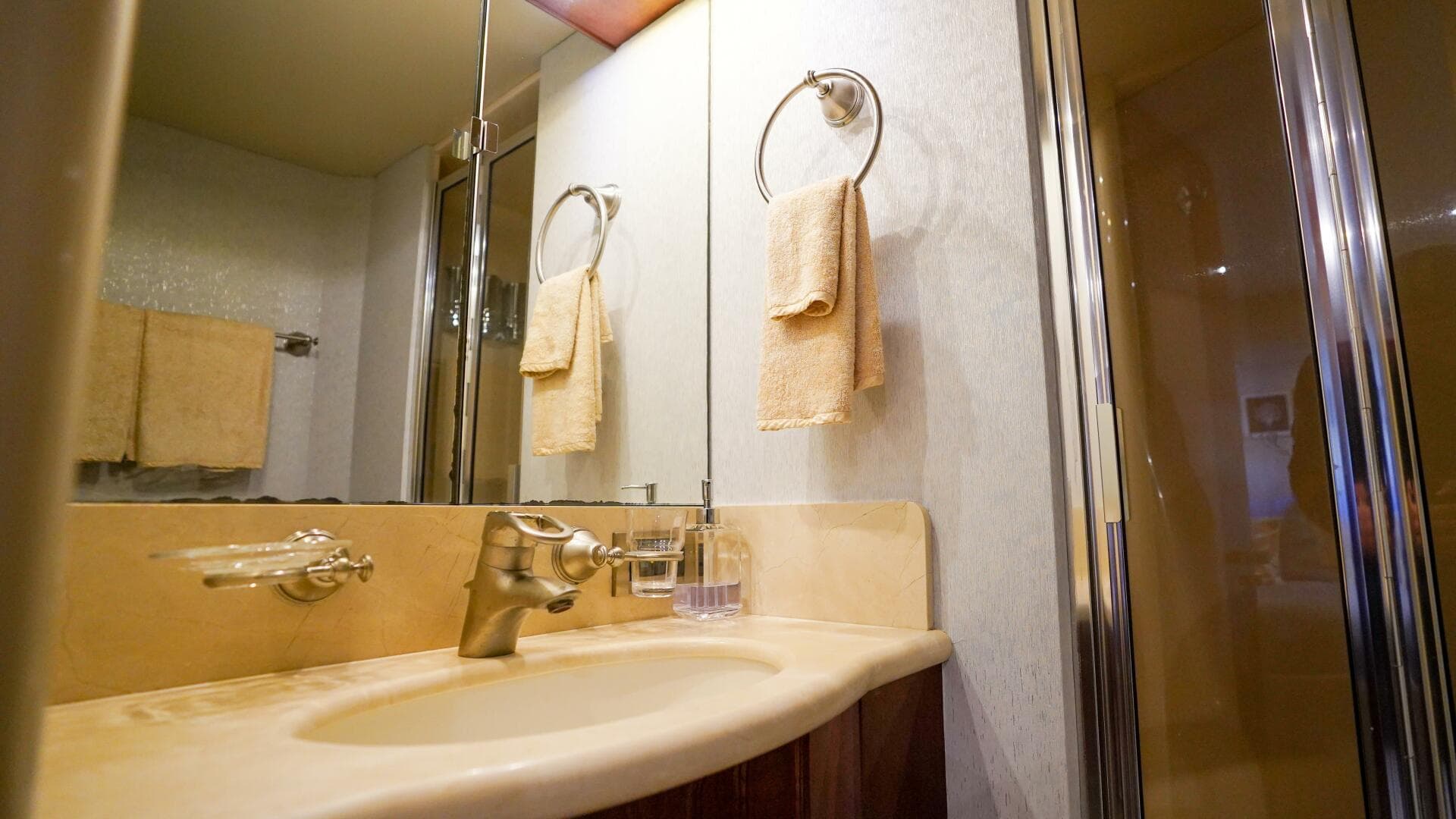 2004 Lazzara Yachts 80 Sl — photo 58