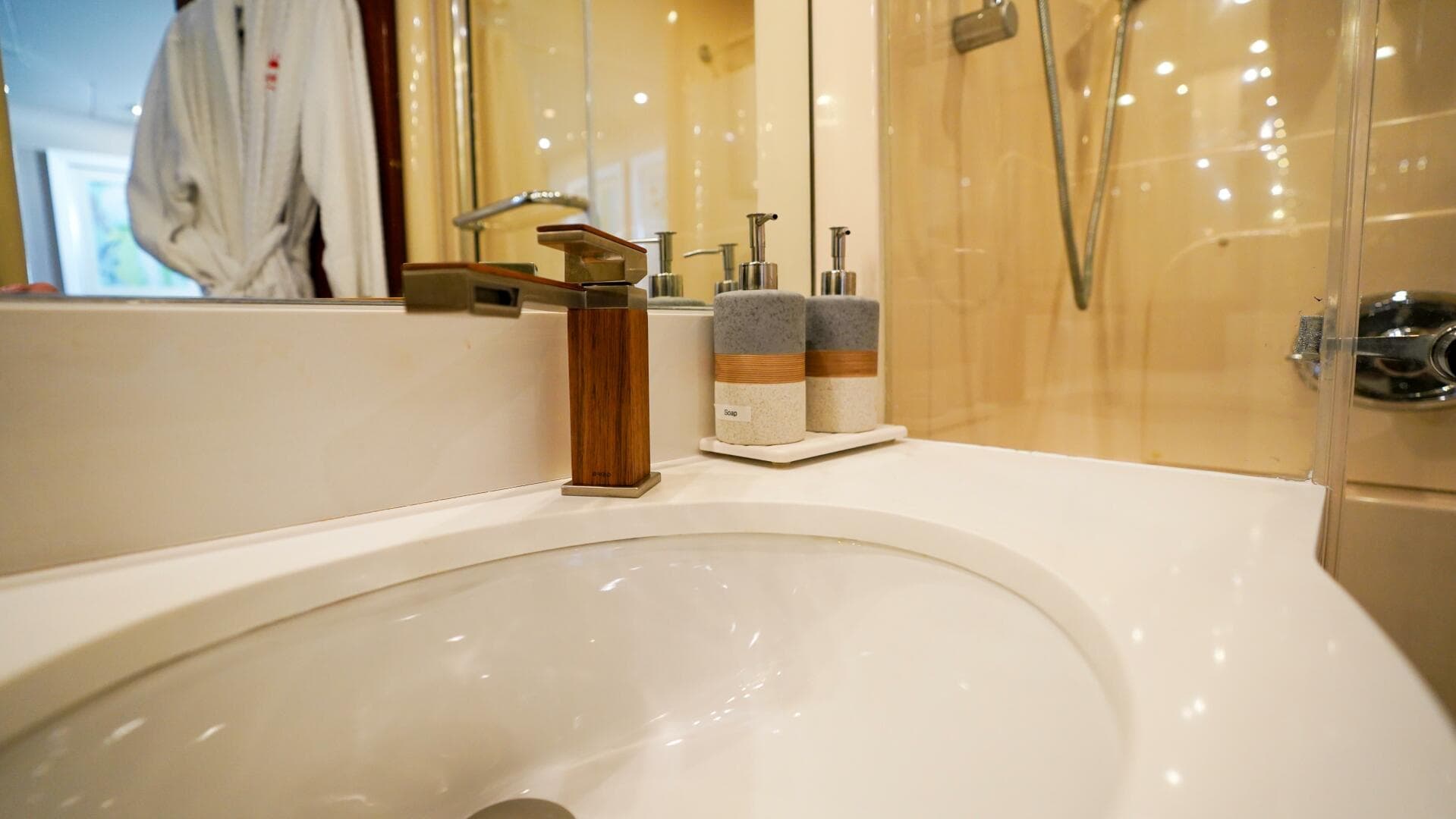 2004 Lazzara Yachts 80 Sl — photo 51