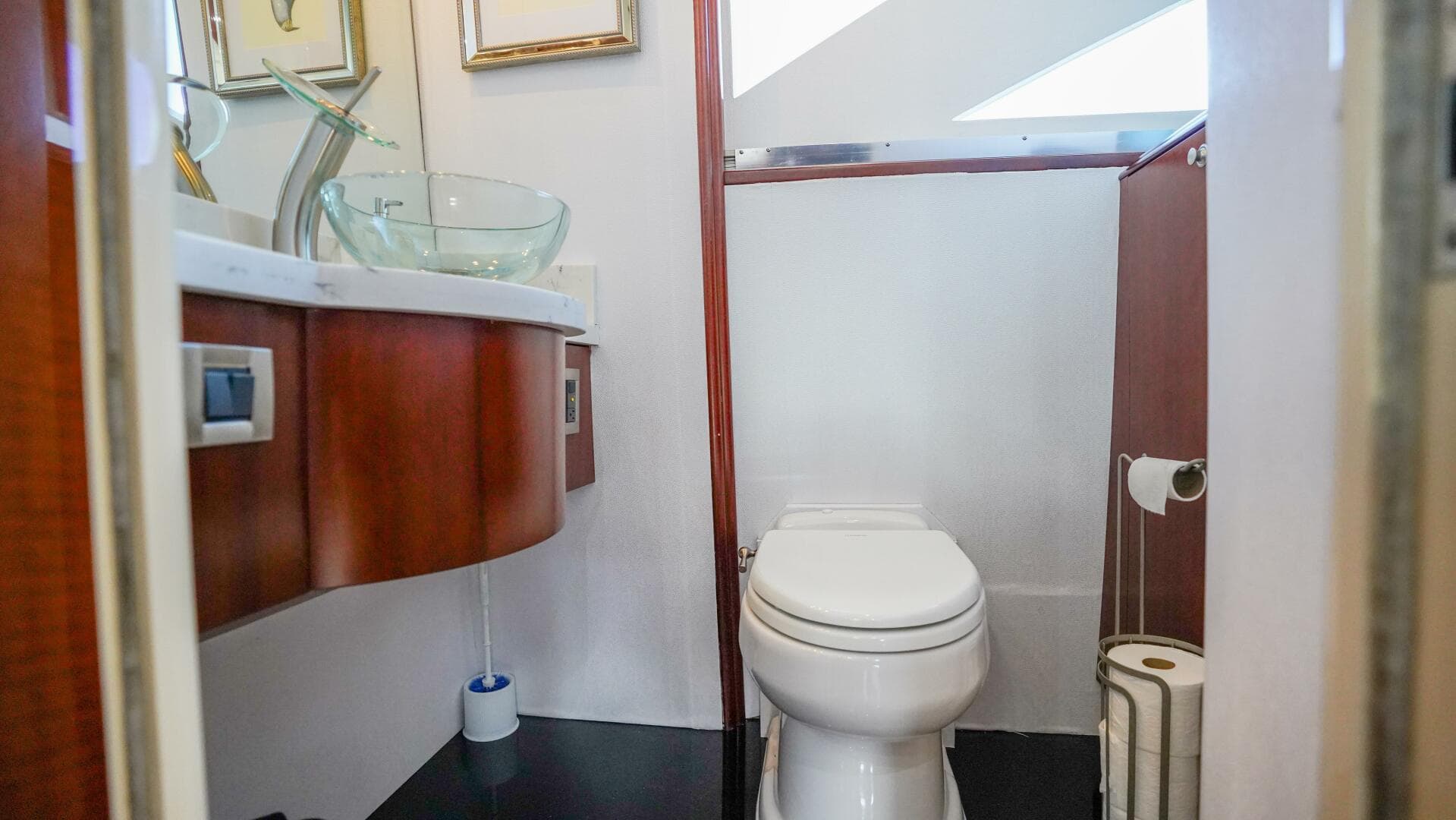 2004 Lazzara Yachts 80 Sl — photo 35