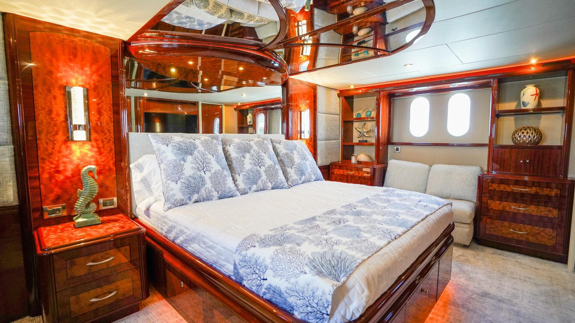 2004 Lazzara Yachts 80 Sl — photo 40