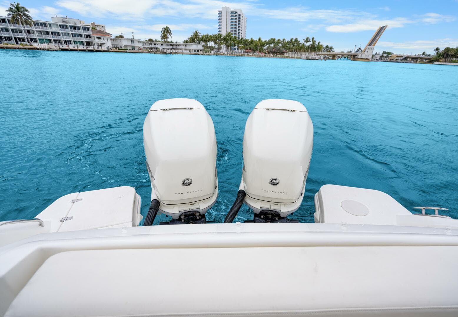 2018 Boston Whaler 320 Vantage — photo 31