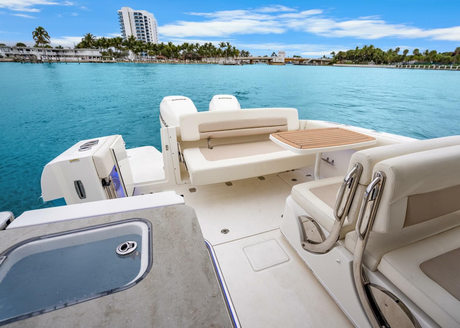 2018 Boston Whaler 320 Vantage — photo 34