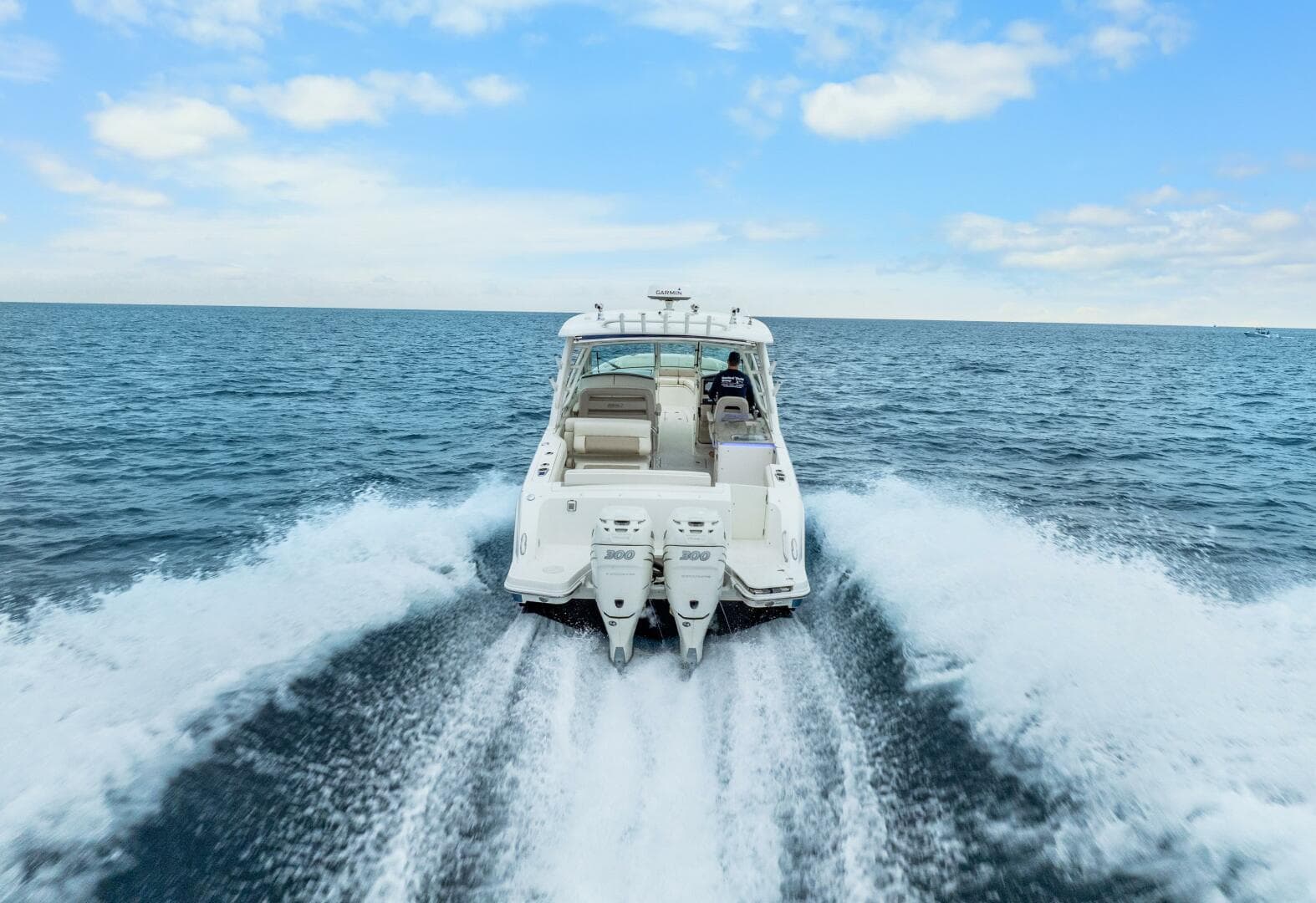 2018 Boston Whaler 320 Vantage — photo 17