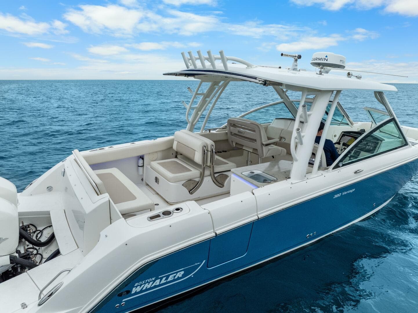 2018 Boston Whaler 320 Vantage — photo 12