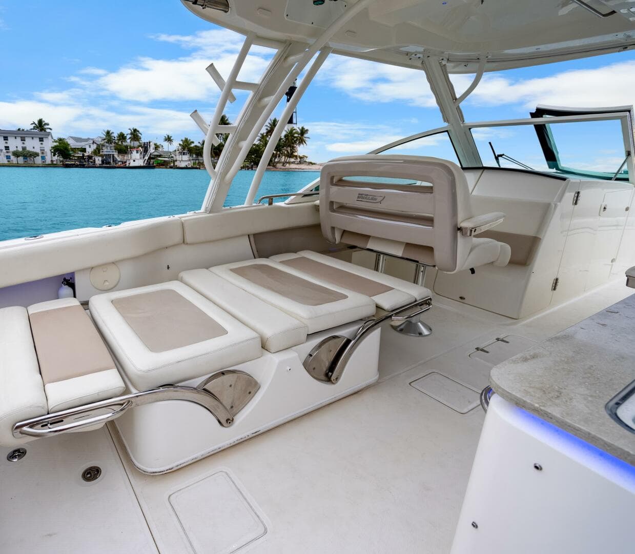 2018 Boston Whaler 320 Vantage — photo 35