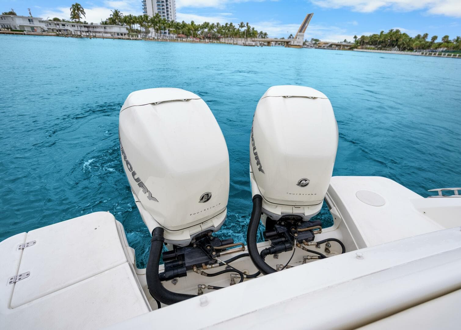 2018 Boston Whaler 320 Vantage — photo 30