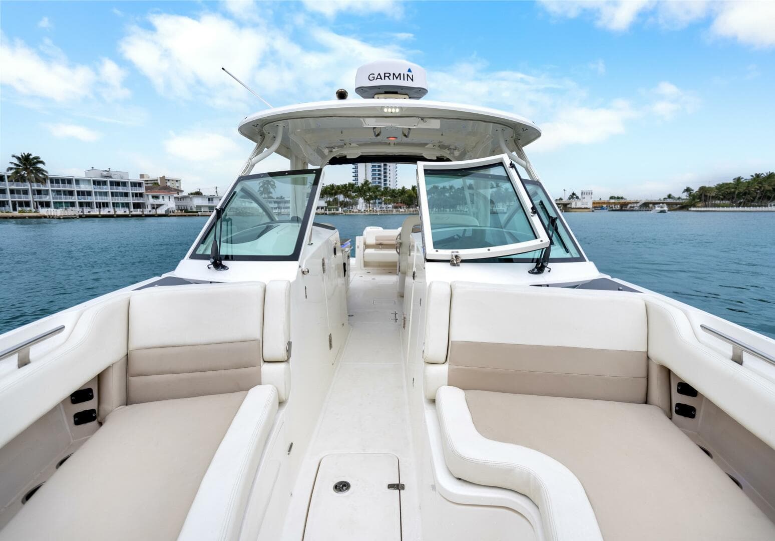 2018 Boston Whaler 320 Vantage — photo 49