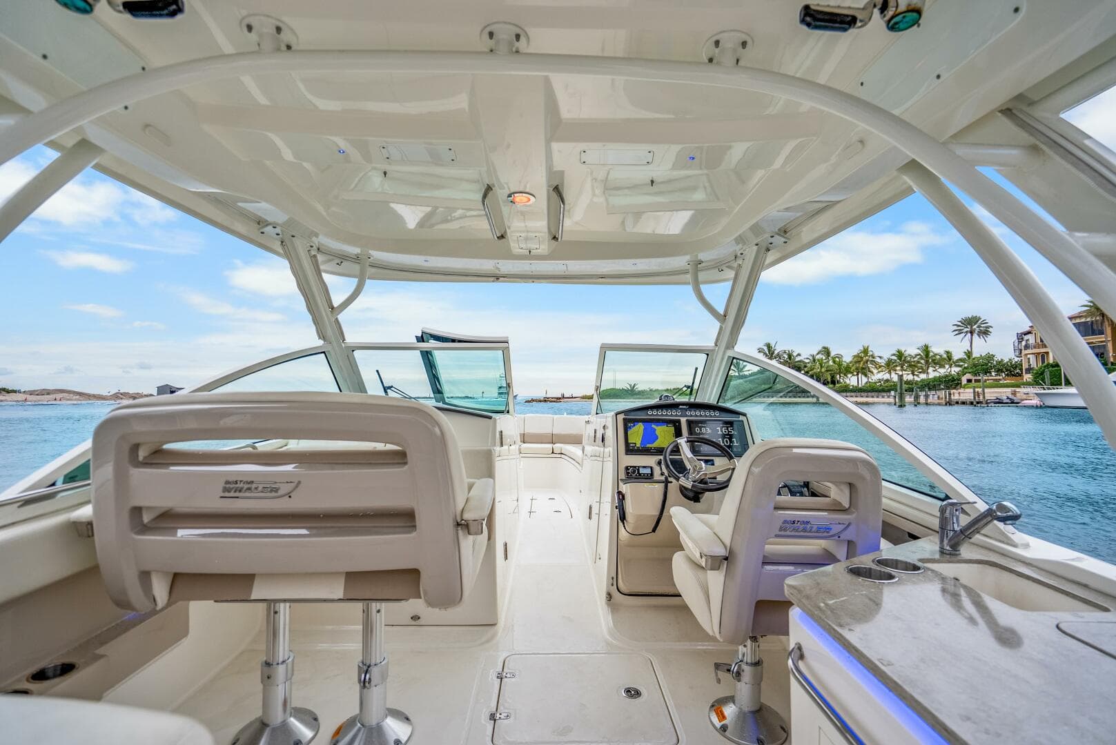 2018 Boston Whaler 320 Vantage — photo 39