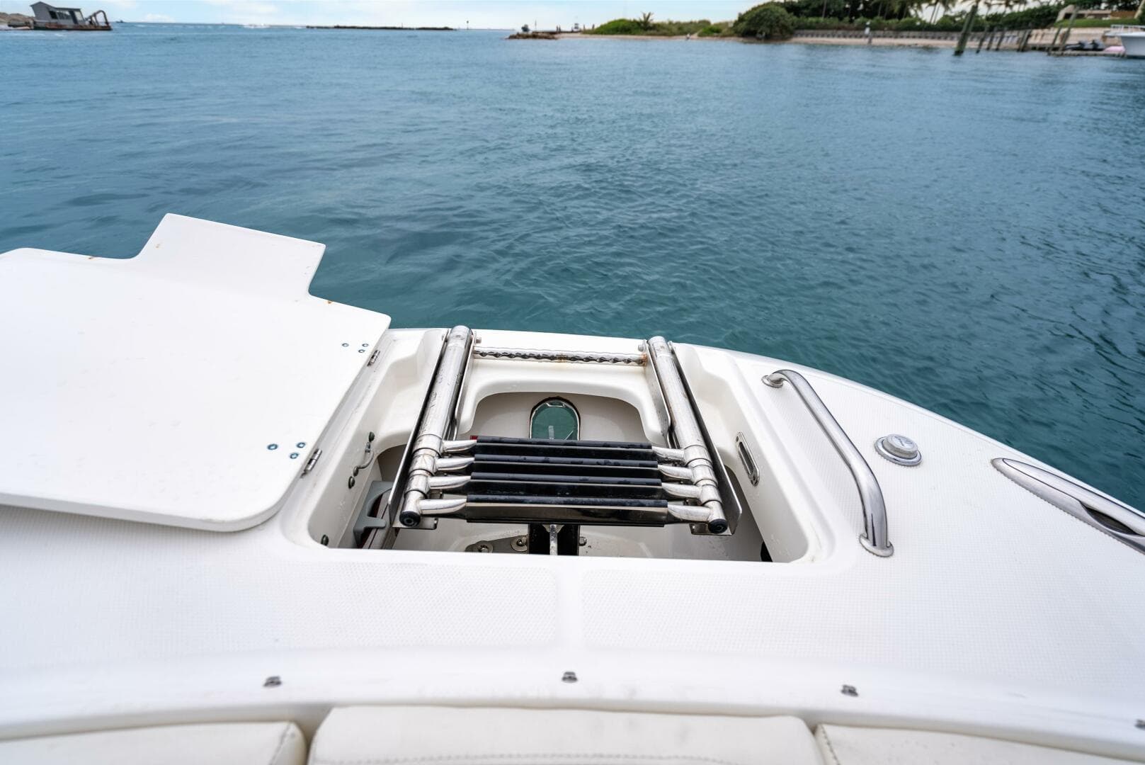 2018 Boston Whaler 320 Vantage — photo 48