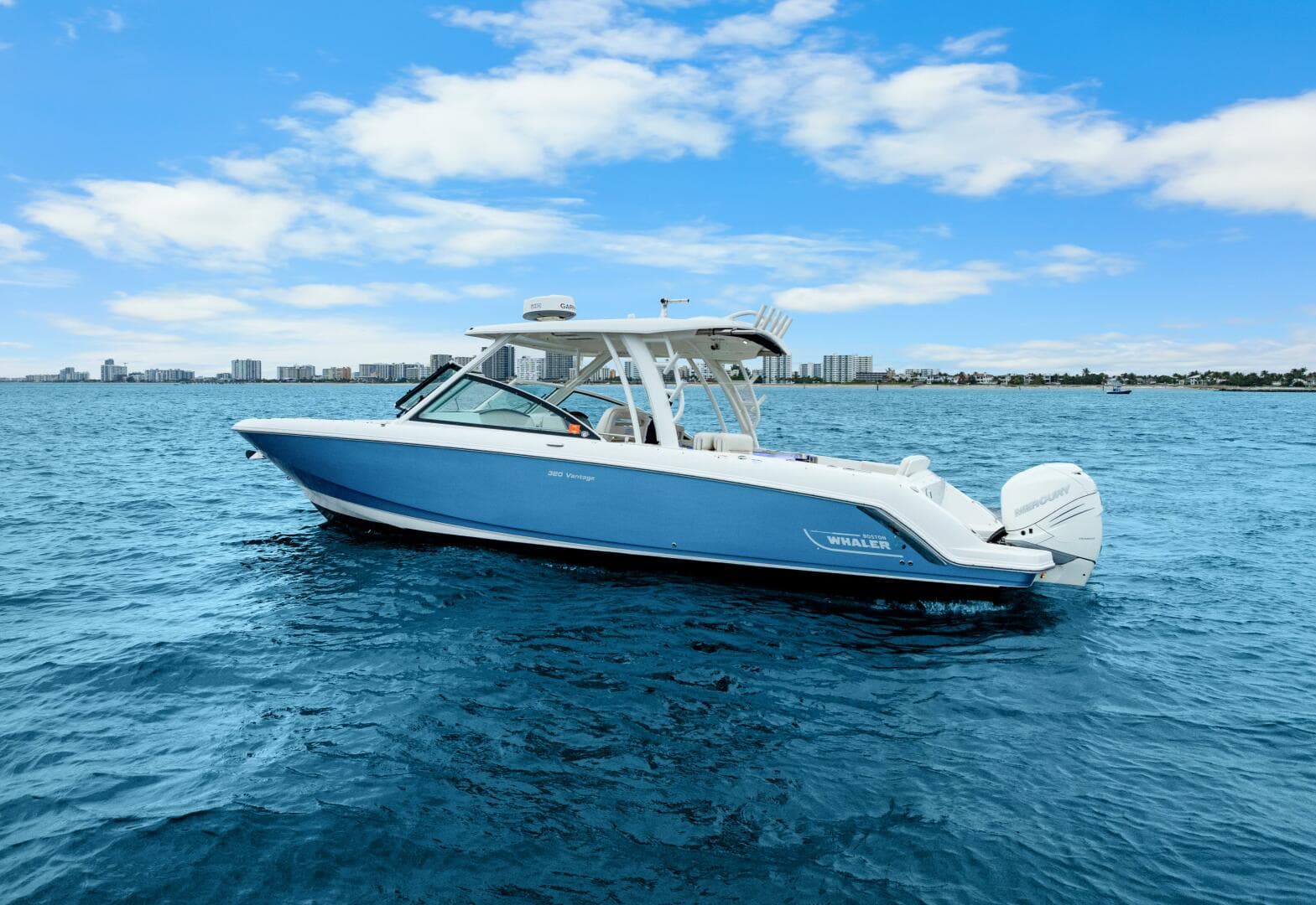 2018 Boston Whaler 320 Vantage — photo 8