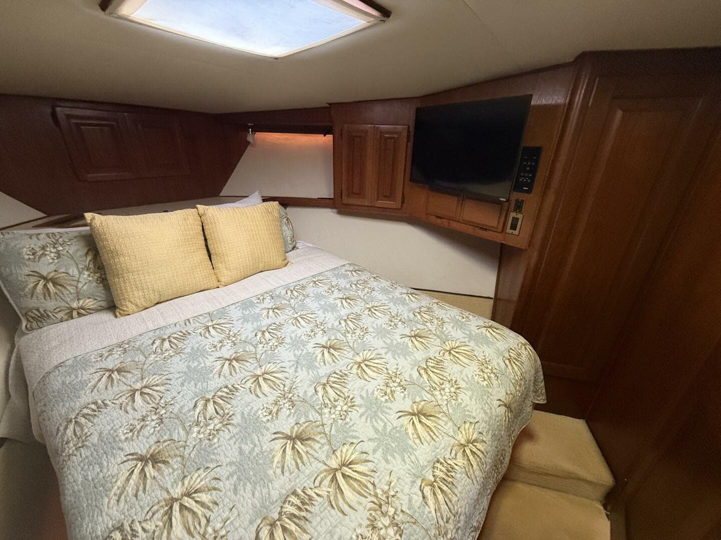 1989 Viking 45 Convertible — photo 31