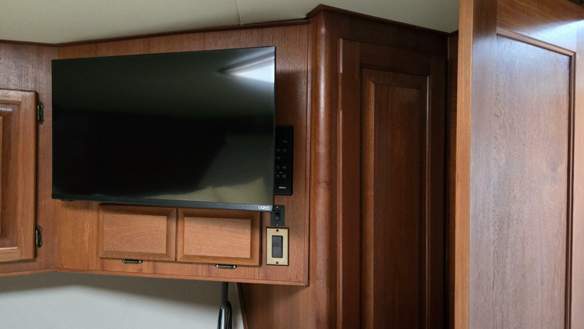 1989 Viking 45 Convertible — photo 22