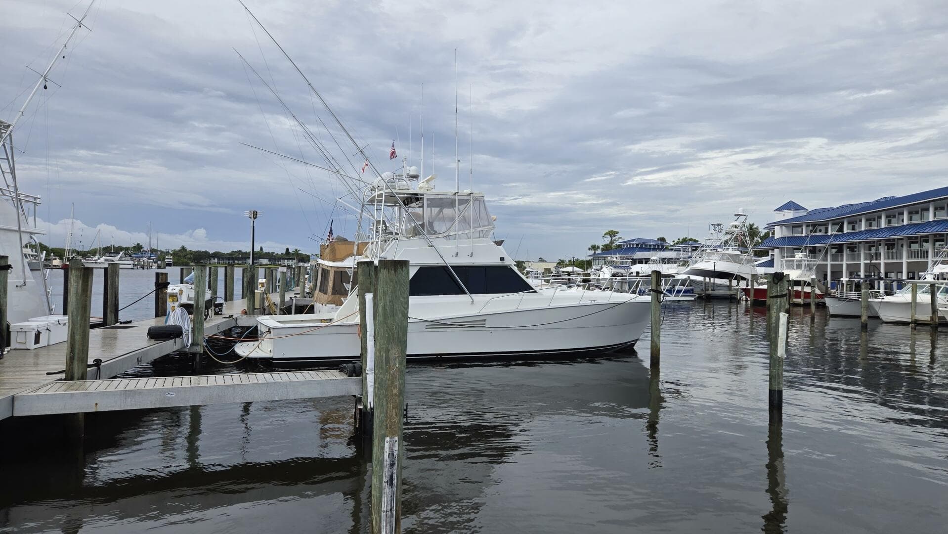 1989 Viking 45 Convertible — photo 4