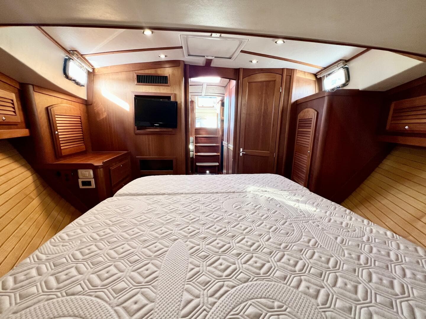 2006 Sabre 38 Hard Top Express — photo 37