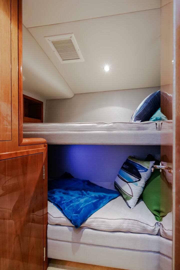 2005 Hatteras 50 Convertible — photo 45