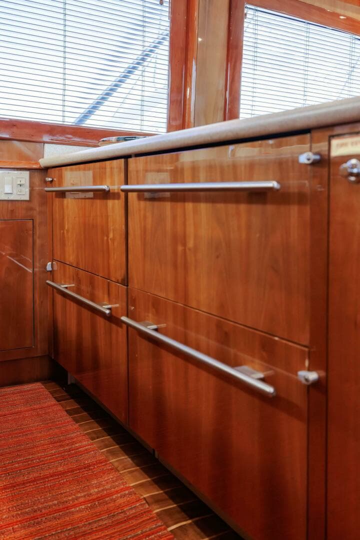 2005 Hatteras 50 Convertible — photo 24