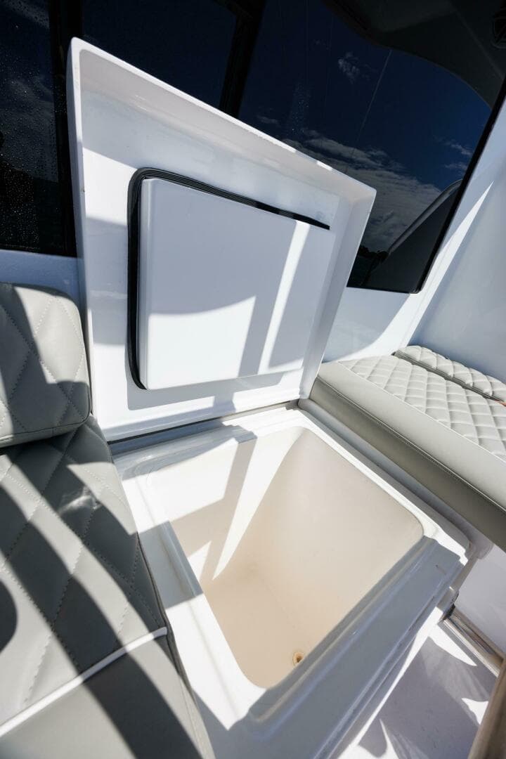 2005 Hatteras 50 Convertible — photo 59