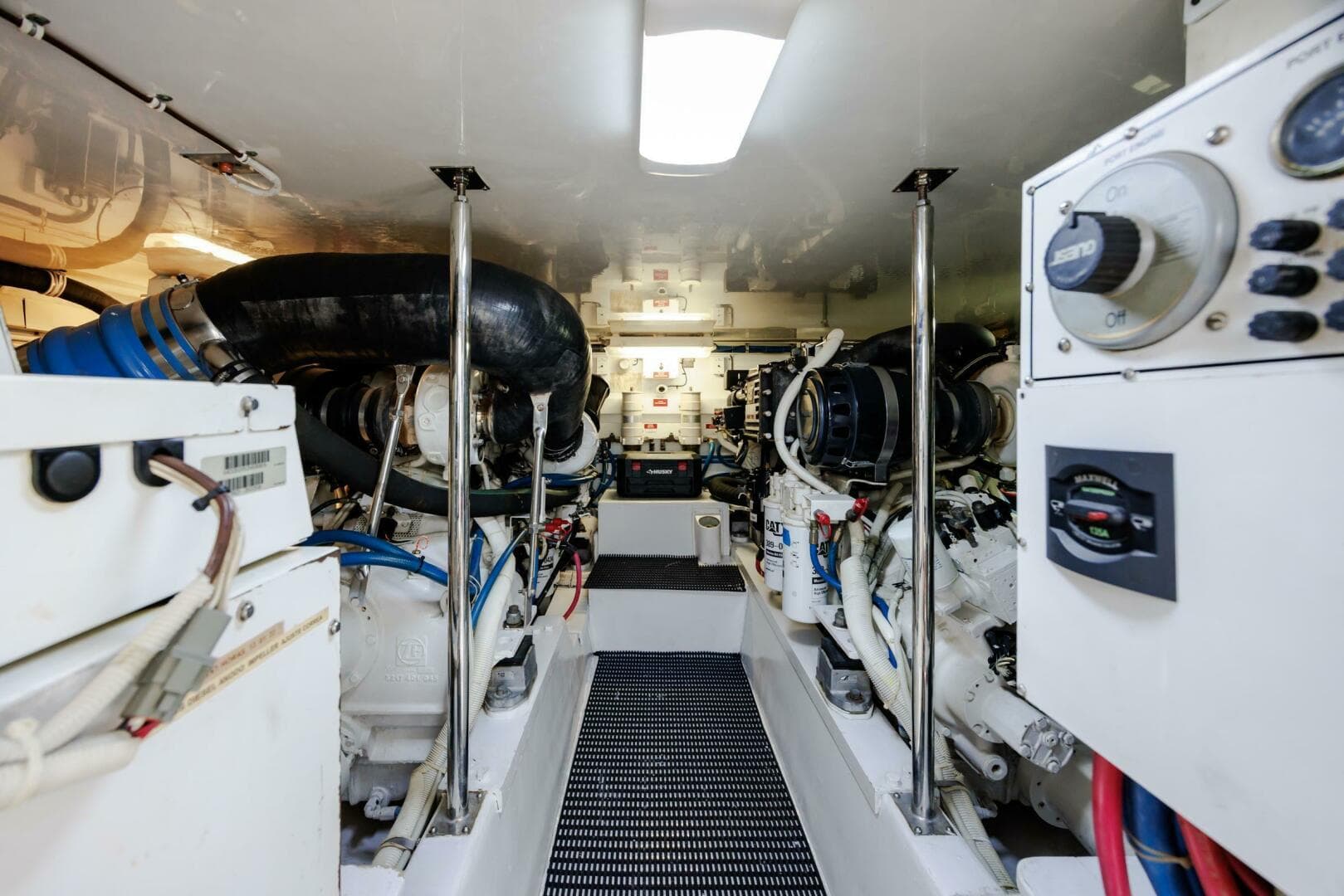 2005 Hatteras 50 Convertible — photo 100