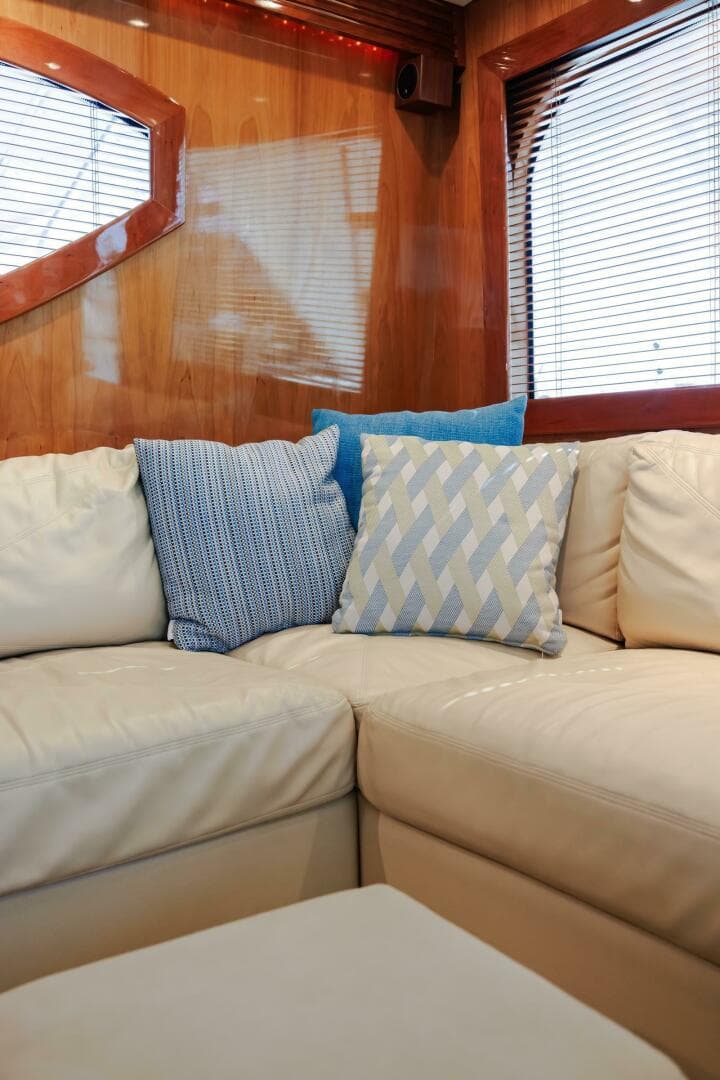 2005 Hatteras 50 Convertible — photo 21