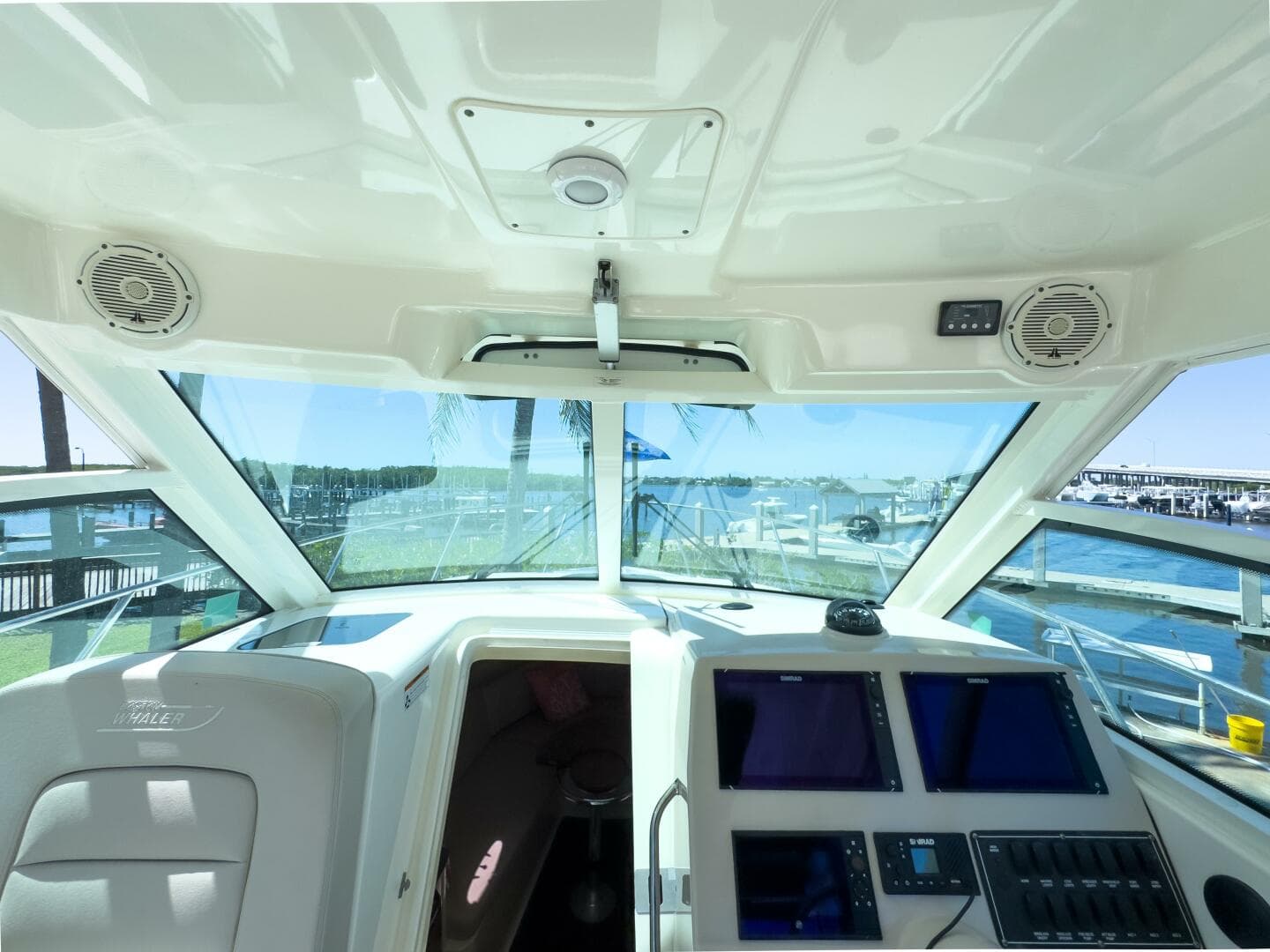 2018 Boston Whaler 315 Conquest — photo 31