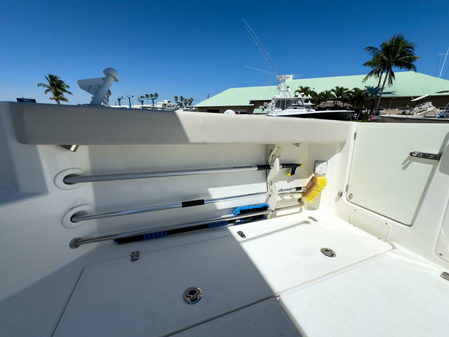 2018 Boston Whaler 315 Conquest — photo 17
