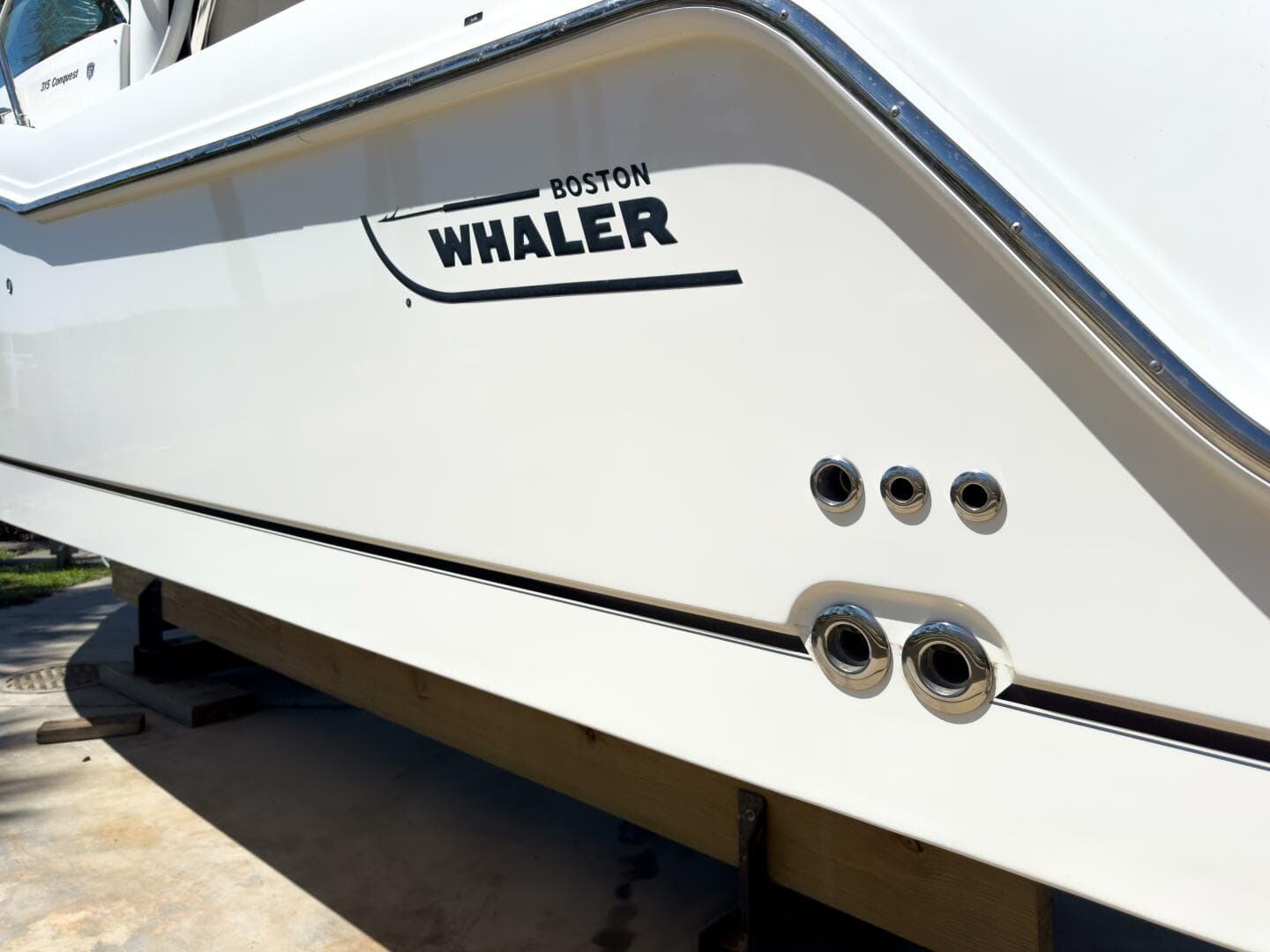 2018 Boston Whaler 315 Conquest — photo 13