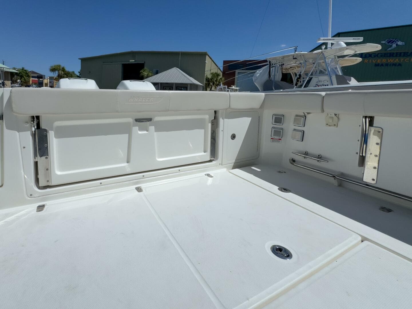 2018 Boston Whaler 315 Conquest — photo 18