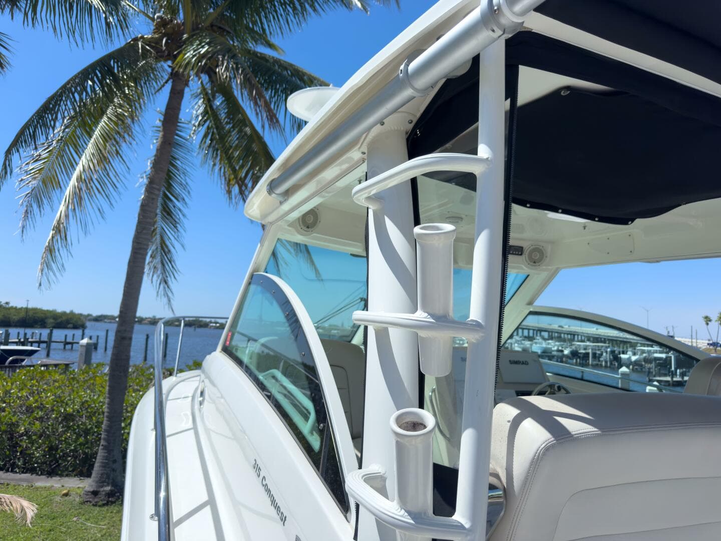 2018 Boston Whaler 315 Conquest — photo 38