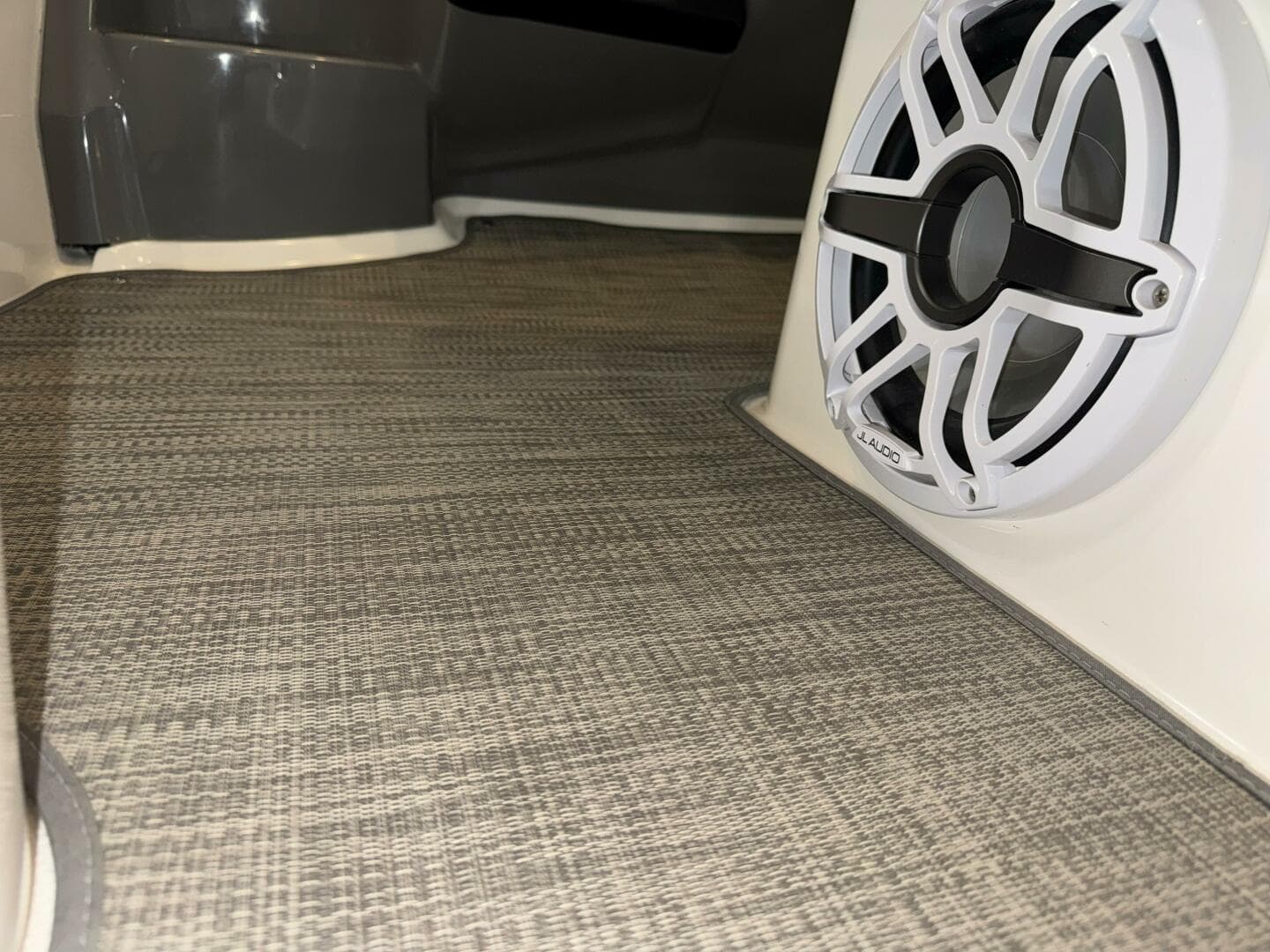 2005 Cruisers Yachts 420 Express — photo 16