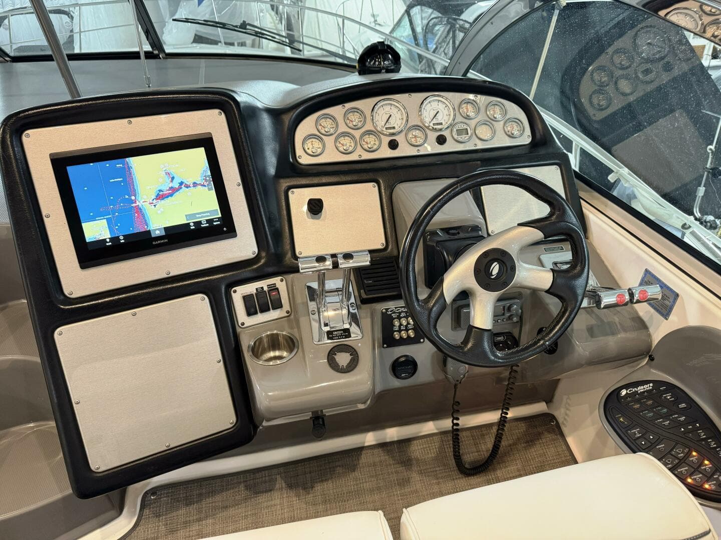 2005 Cruisers Yachts 420 Express — photo 14