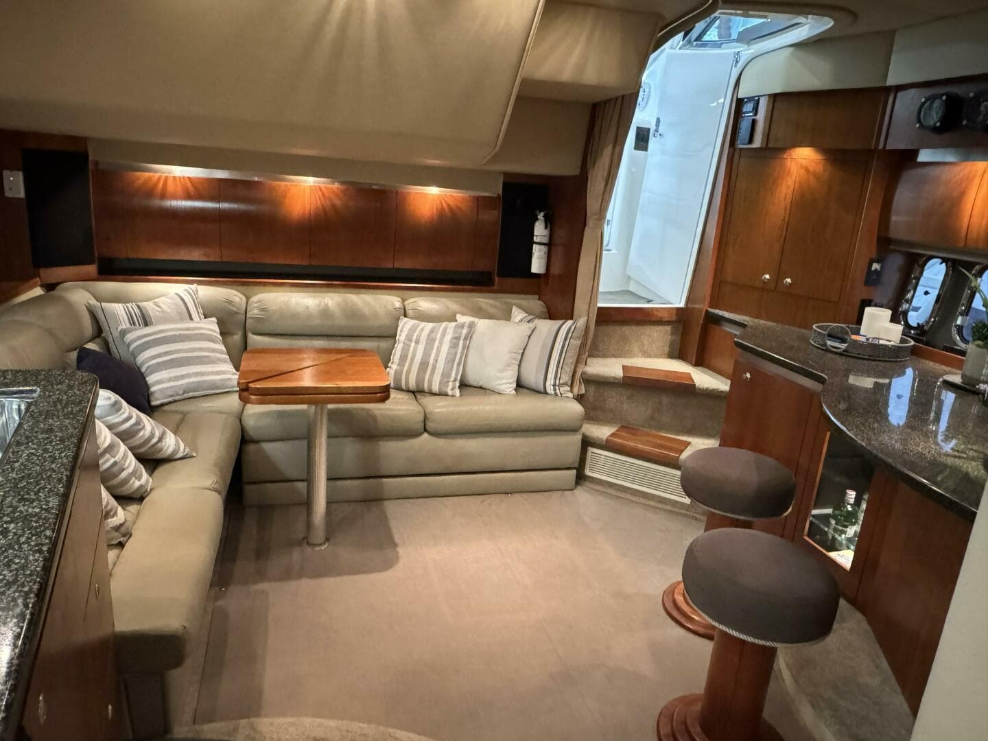 2005 Cruisers Yachts 420 Express — photo 21